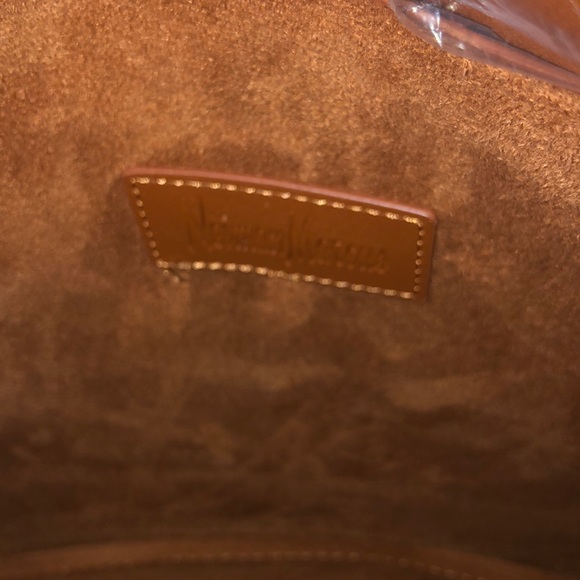 Neiman Marcus Tote. - Picture 5 of 8
